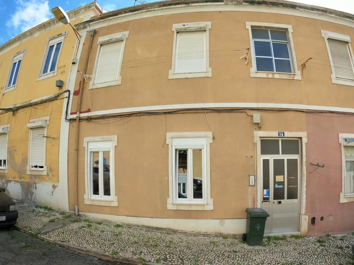 Lisbon T2 Apartment In Typical Villa In Sapadores Lisboa Exterior foto